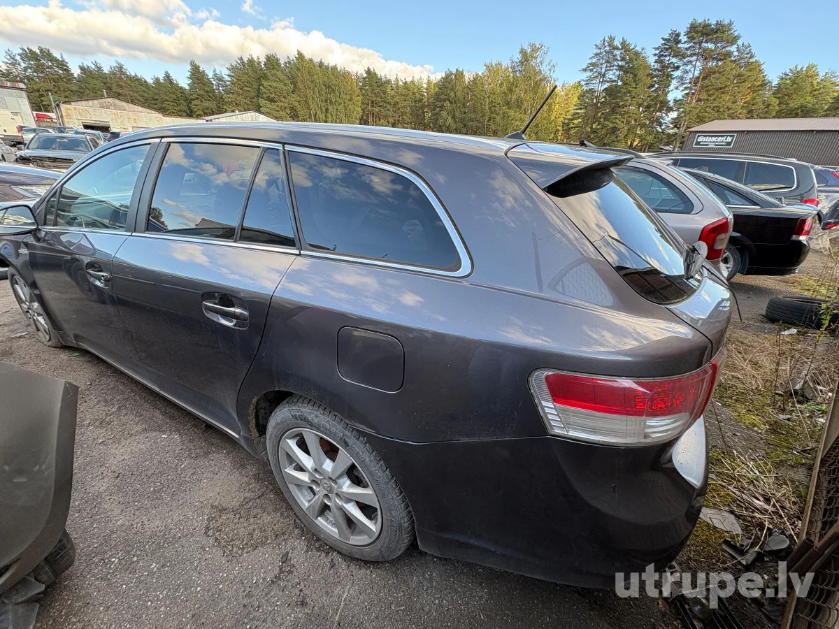 TOYOTA AVENSIS