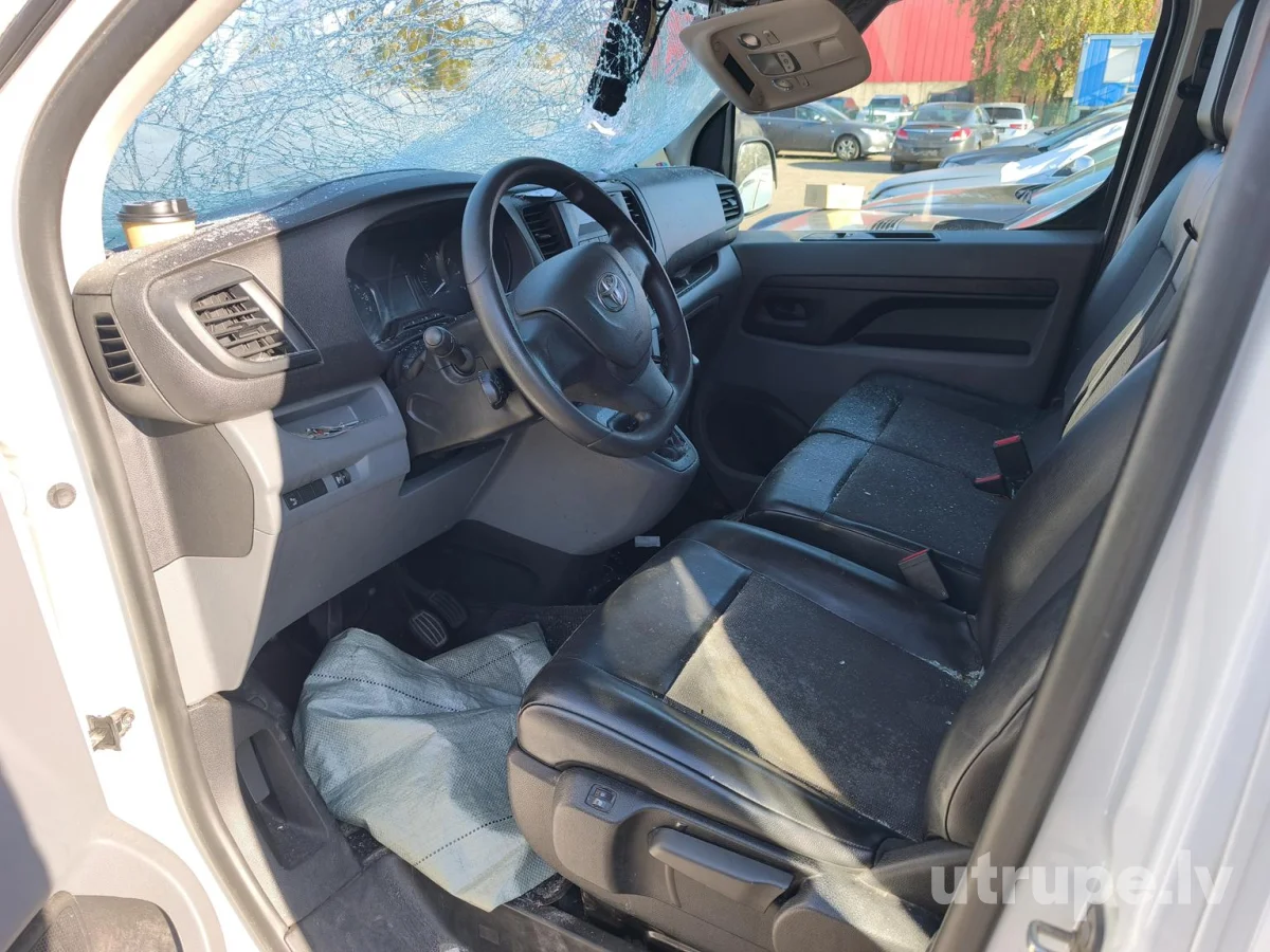 TOYOTA PROACE