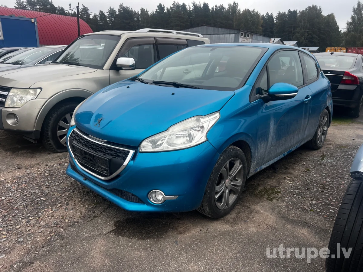 PEUGEOT 208