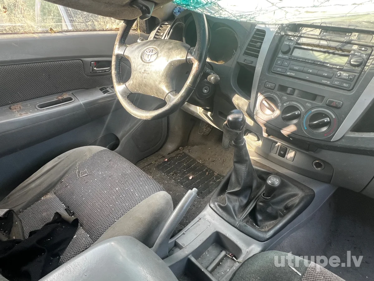 TOYOTA HILUX