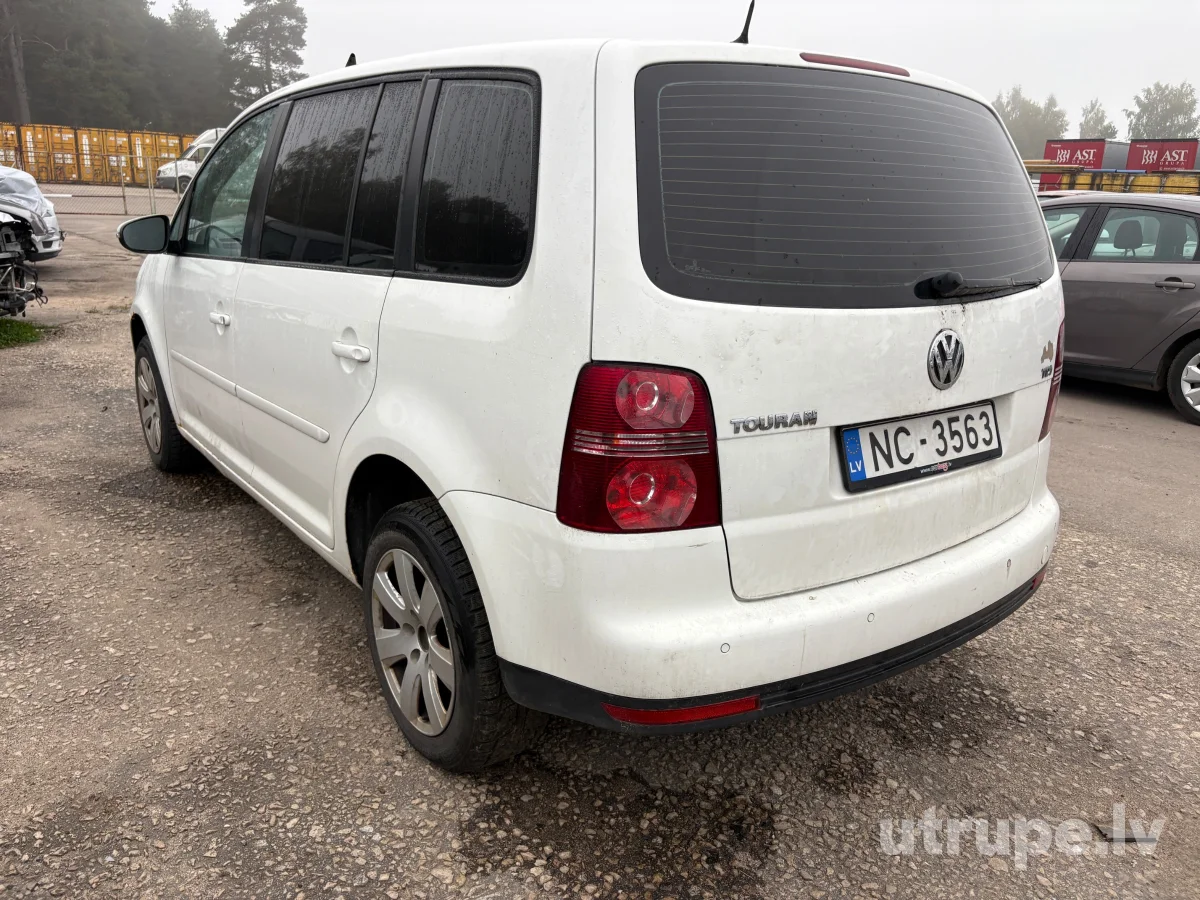 VOLKSWAGEN TOURAN