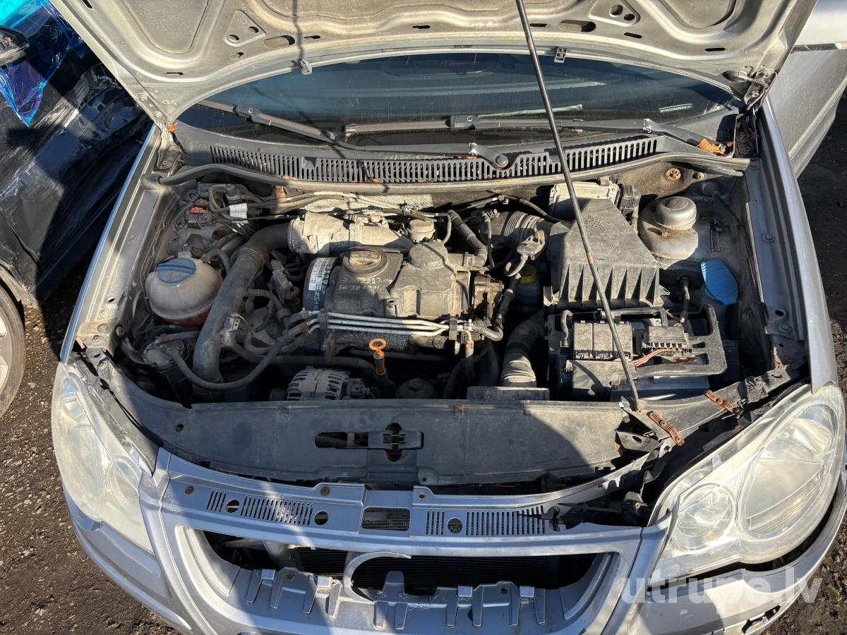 VOLKSWAGEN POLO
