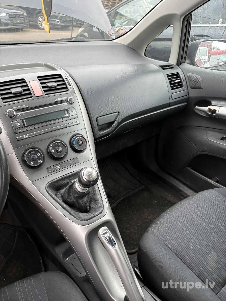 TOYOTA AURIS