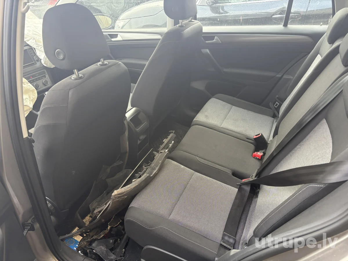 VOLKSWAGEN GOLF SPORTSVAN