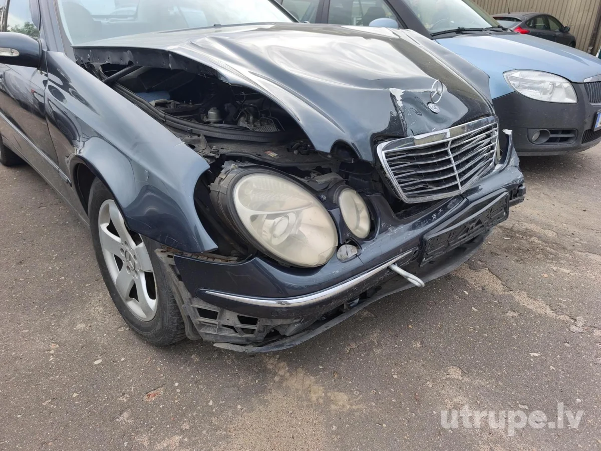 MERCEDES E240