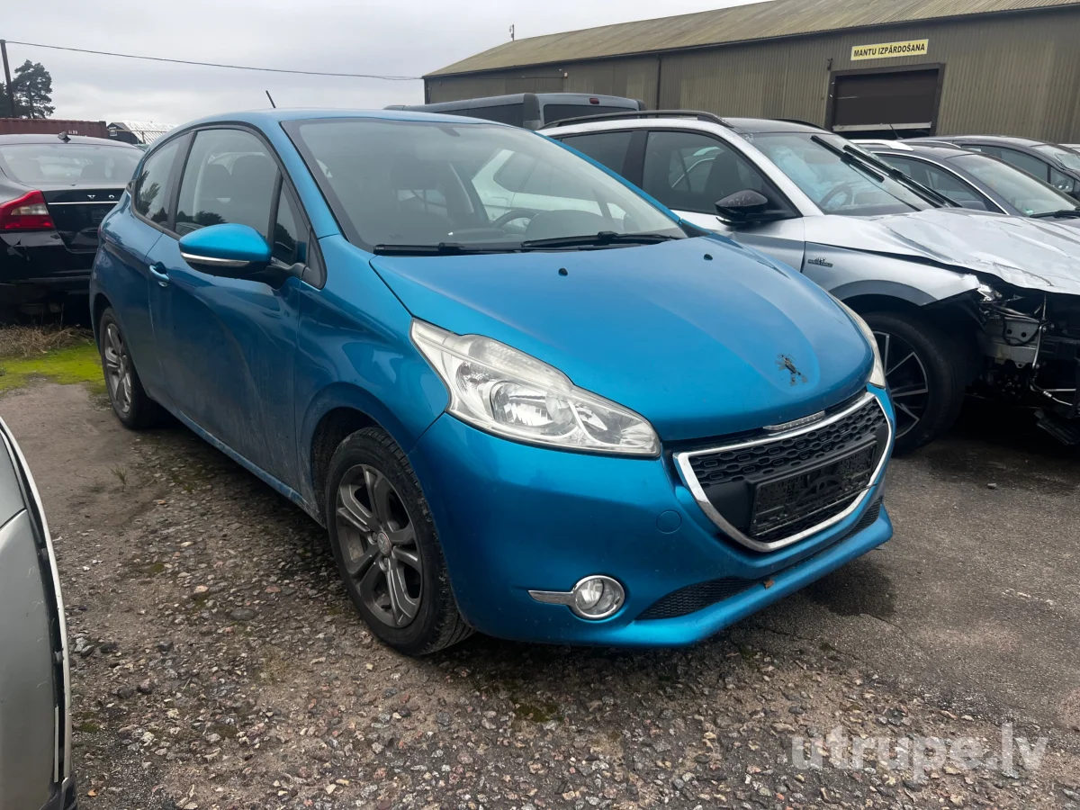 PEUGEOT 208