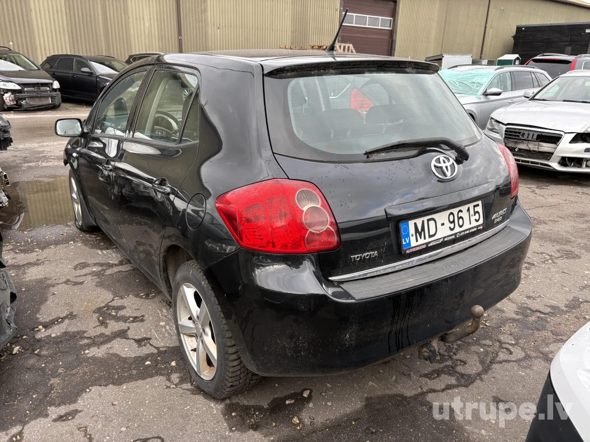 TOYOTA AURIS