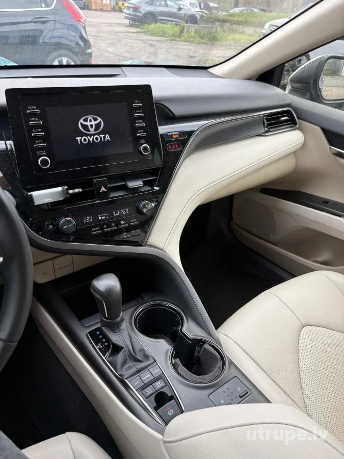 TOYOTA CAMRY