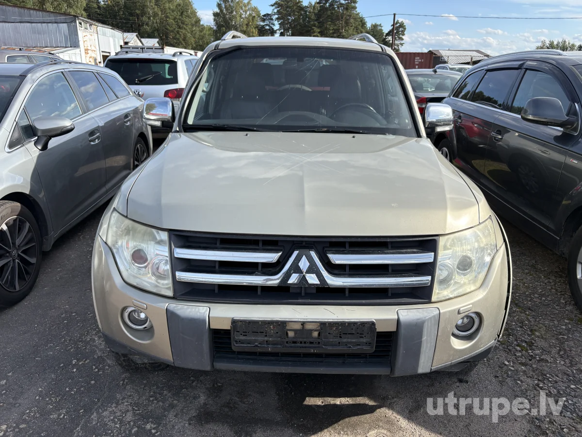 MITSUBISHI PAJERO