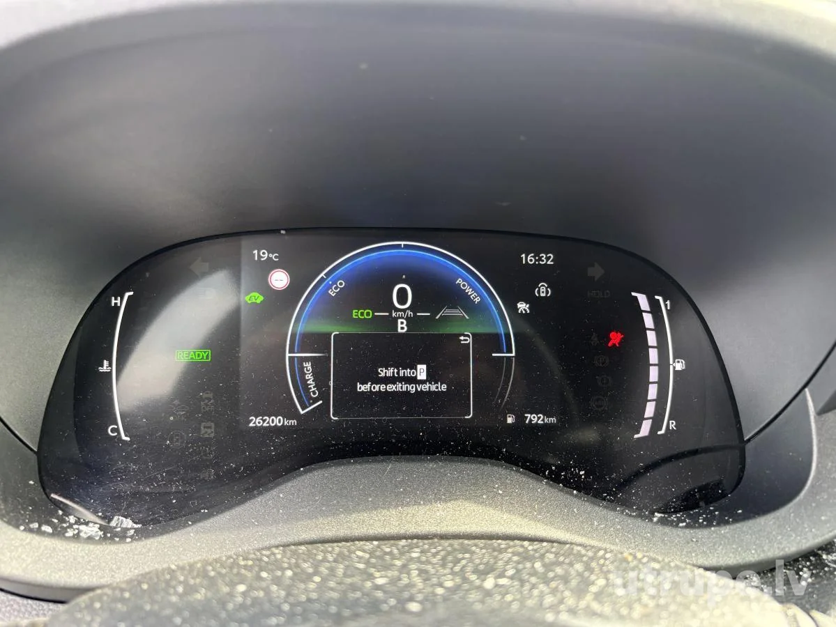TOYOTA YARIS CROSS