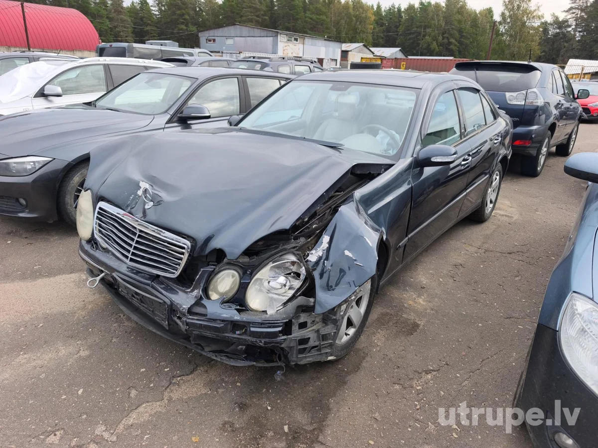 MERCEDES E240