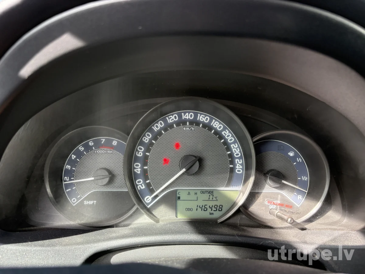 TOYOTA AURIS
