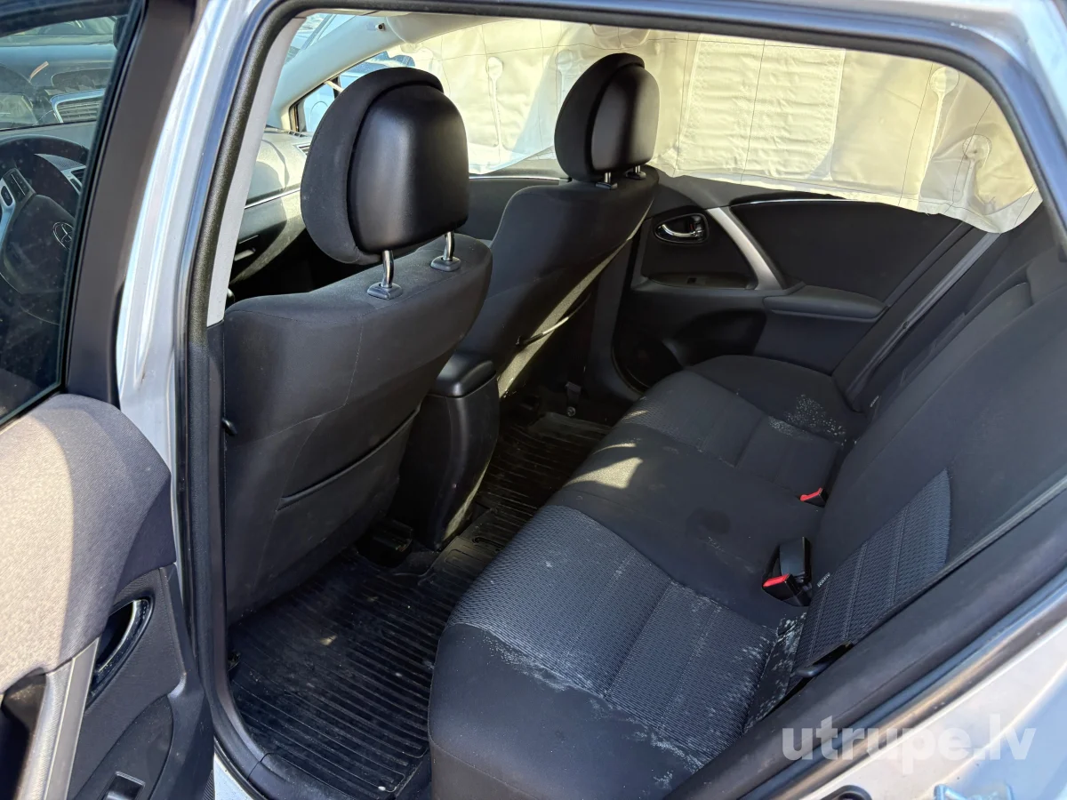 TOYOTA AVENSIS