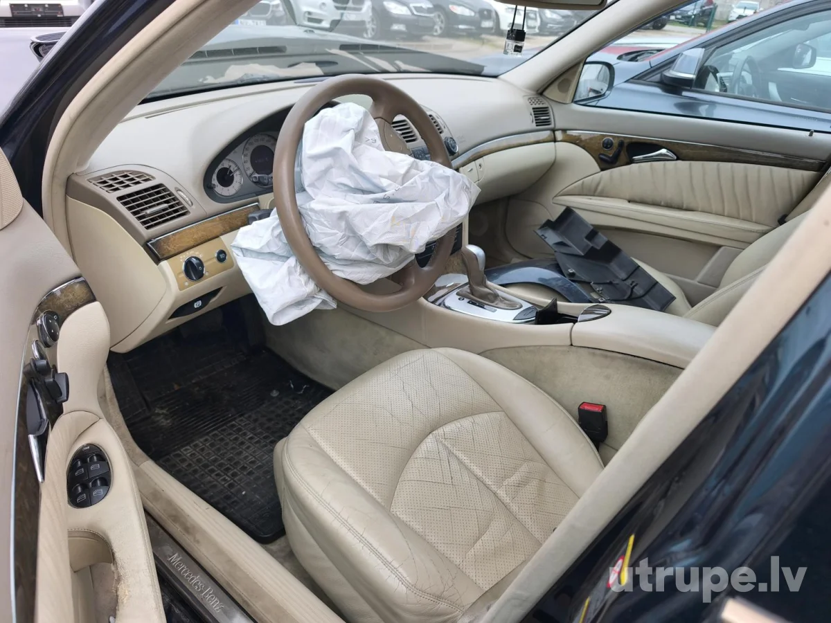MERCEDES E240