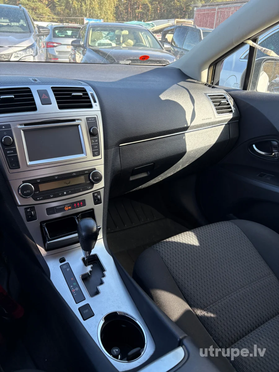 TOYOTA AVENSIS
