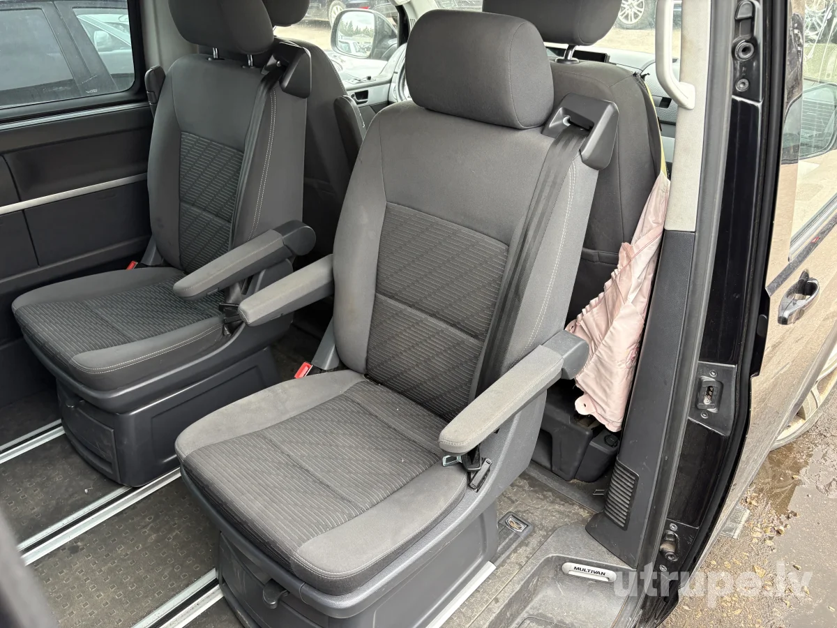 VOLKSWAGEN MULTIVAN