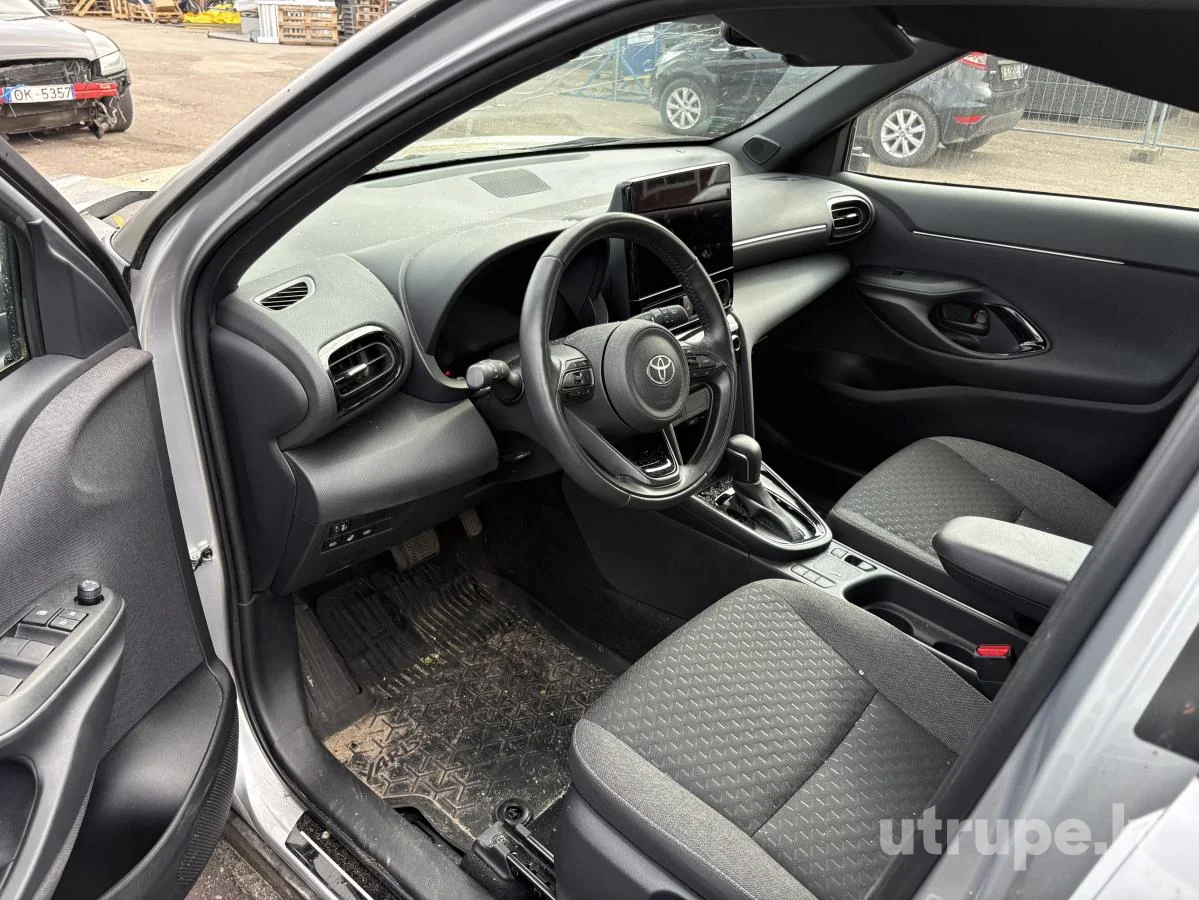 TOYOTA YARIS CROSS