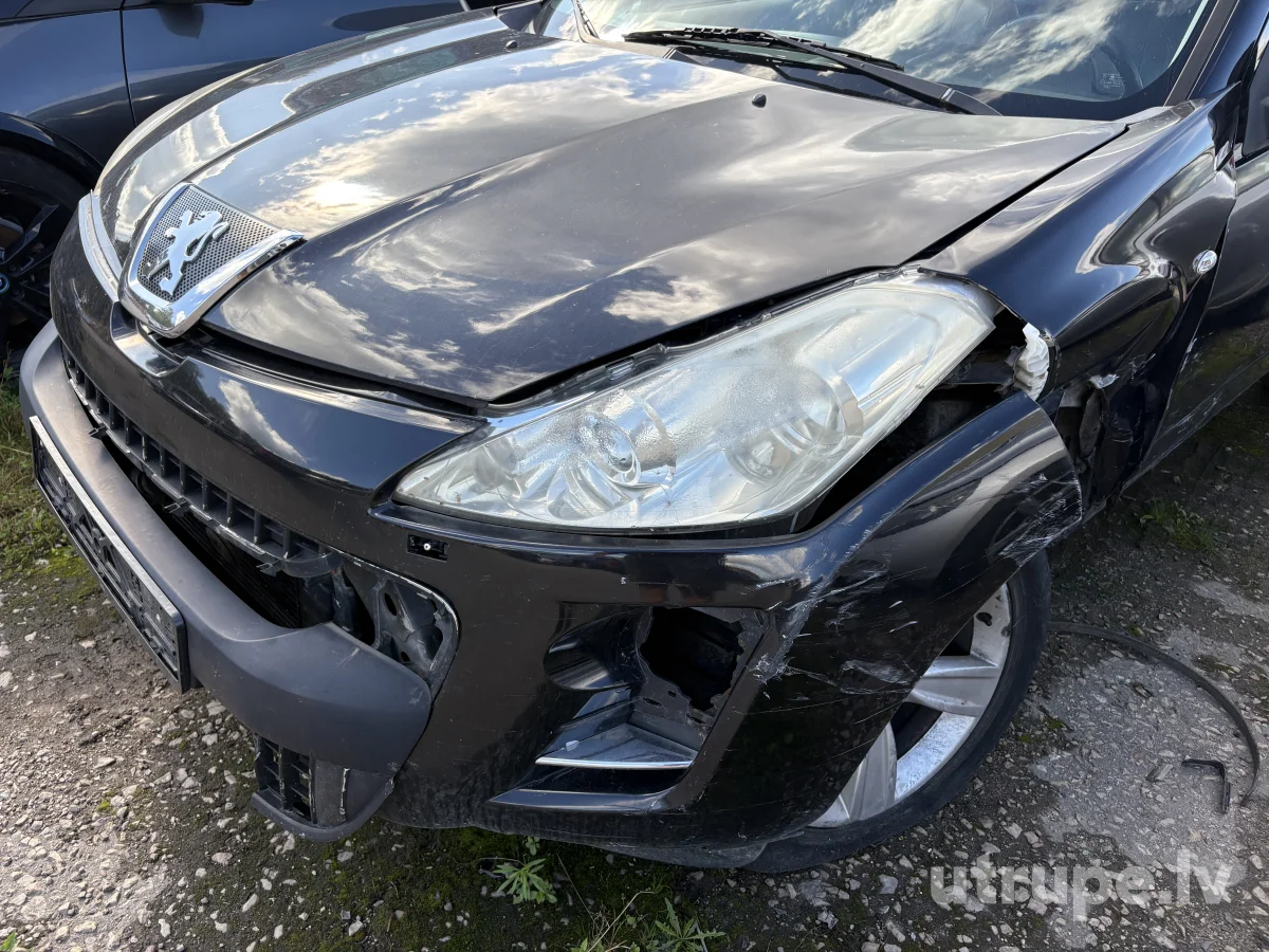 PEUGEOT 4007