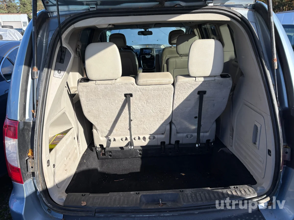 CHRYSLER TOWN & COUNTRY