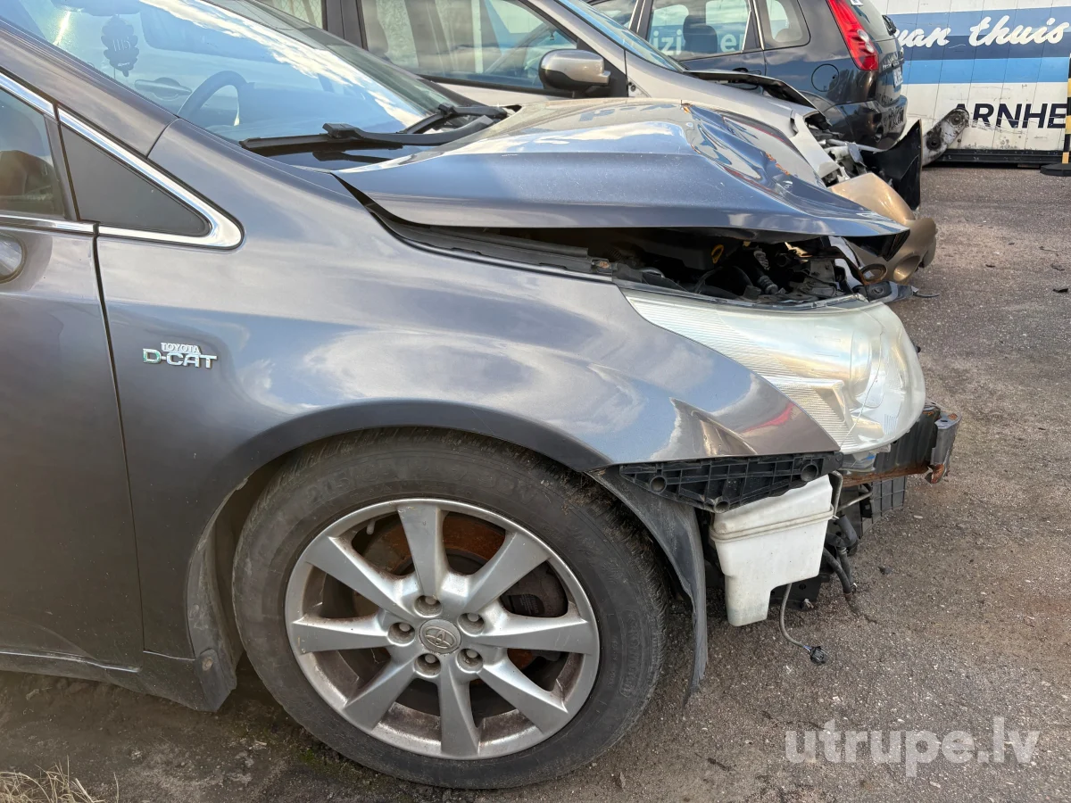 TOYOTA AVENSIS
