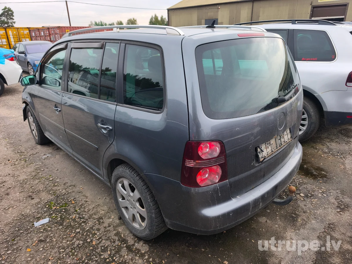 VOLKSWAGEN TOURAN