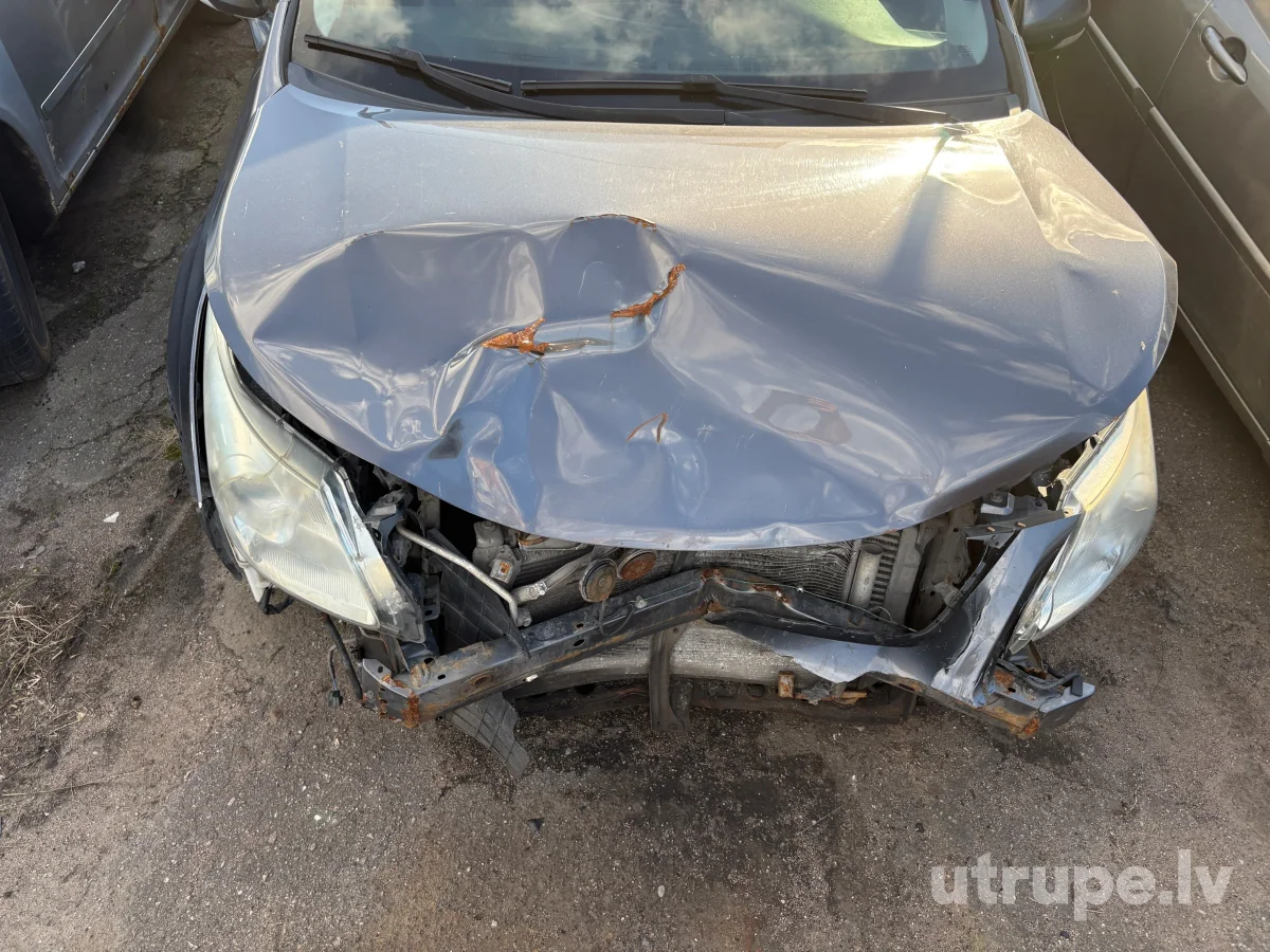 TOYOTA AVENSIS