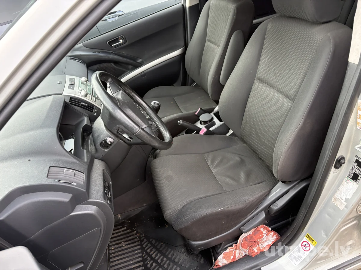 TOYOTA COROLLA VERSO