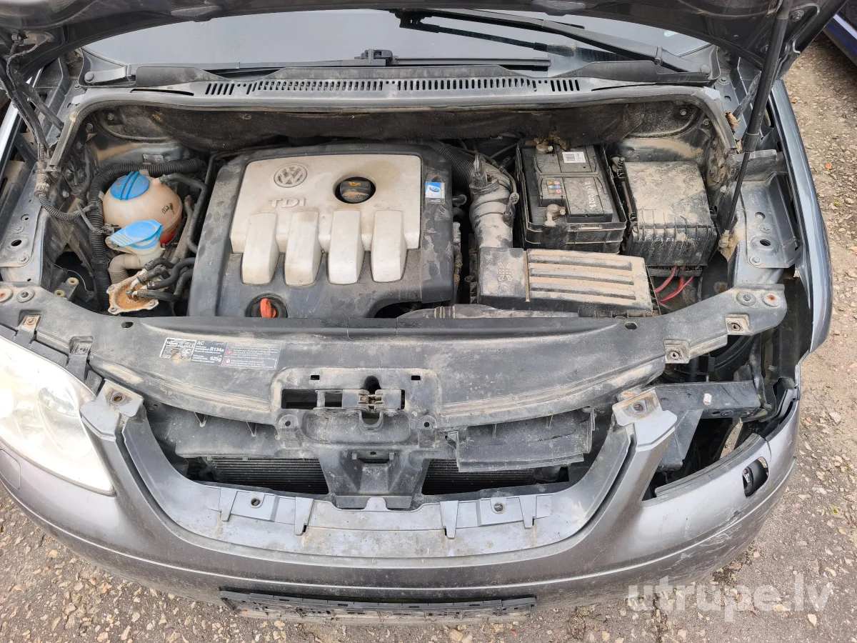 VOLKSWAGEN TOURAN