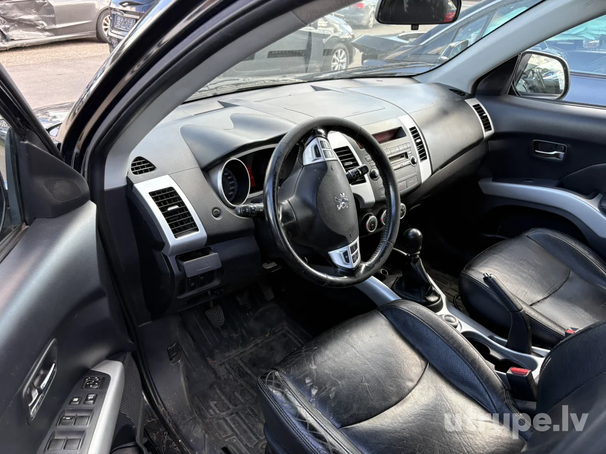 PEUGEOT 4007