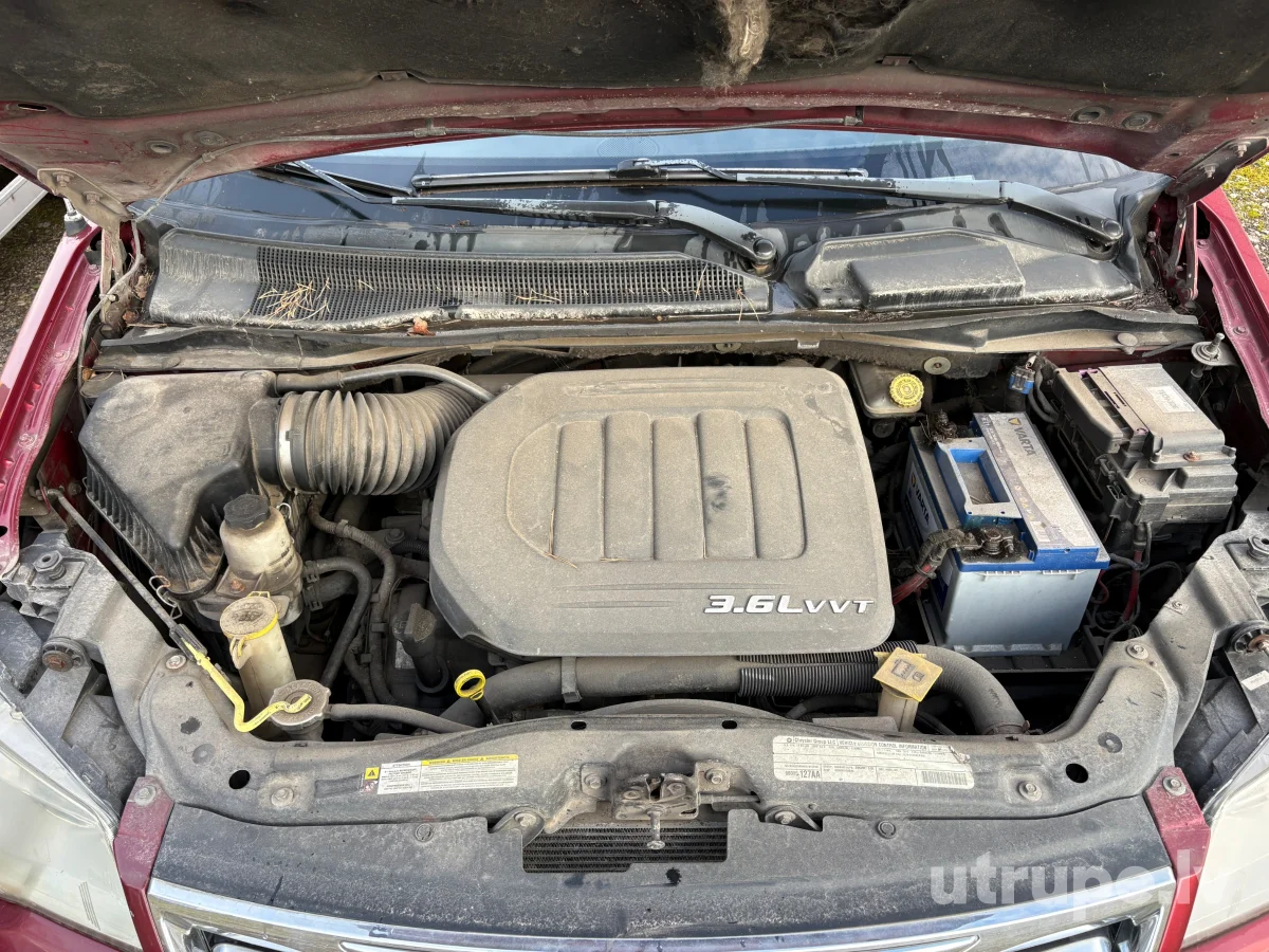 CHRYSLER TOWN & COUNTRY