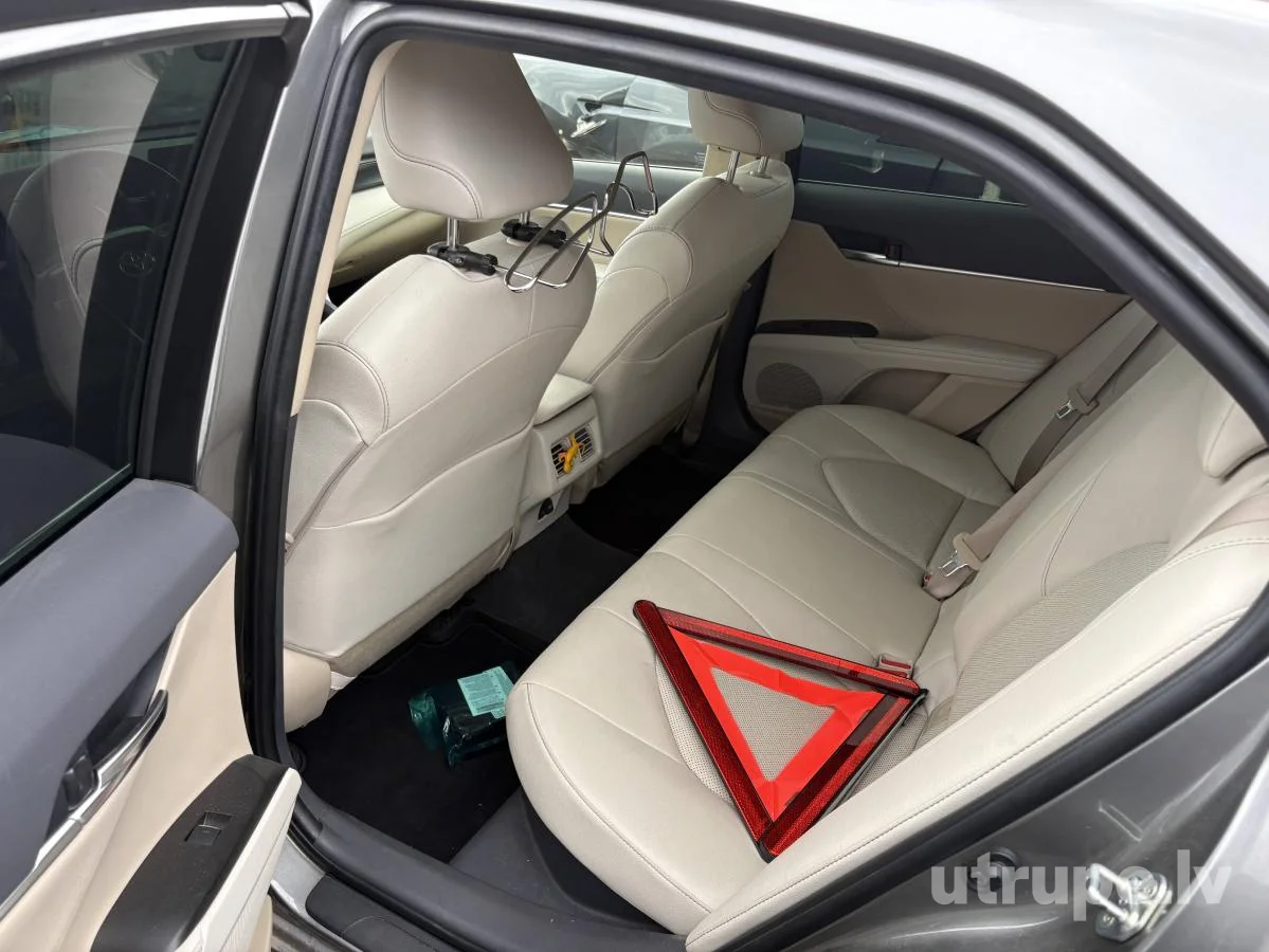 TOYOTA CAMRY