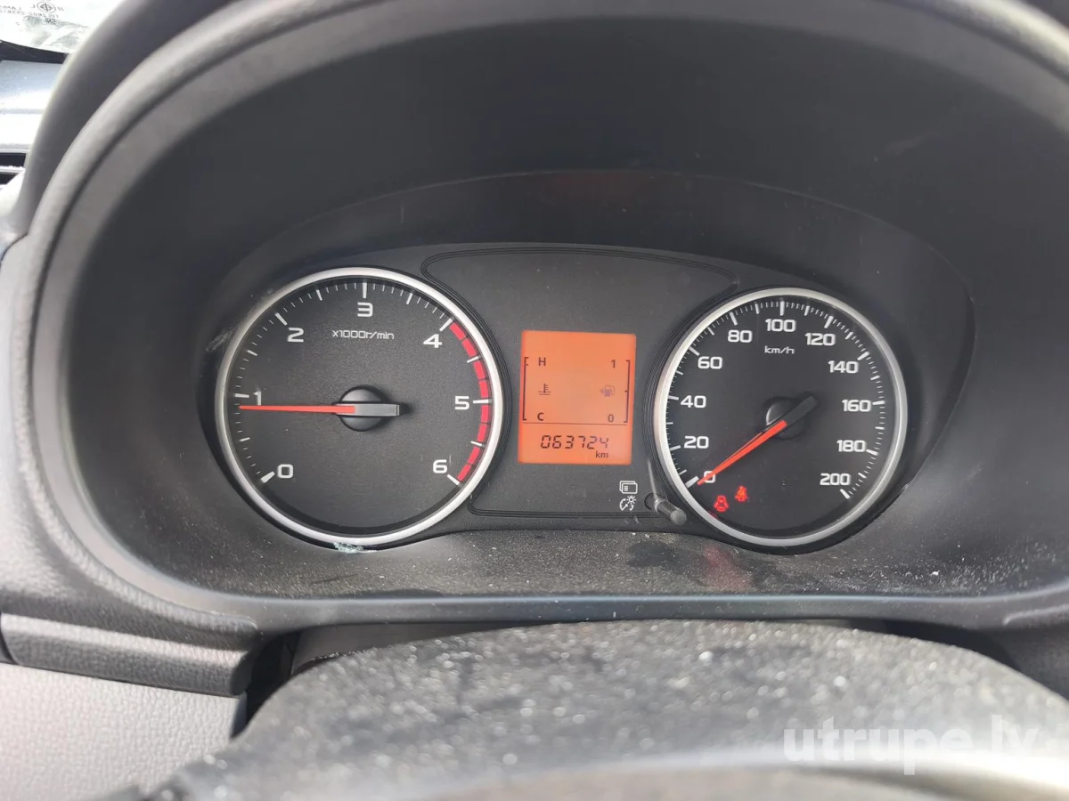 MITSUBISHI L200