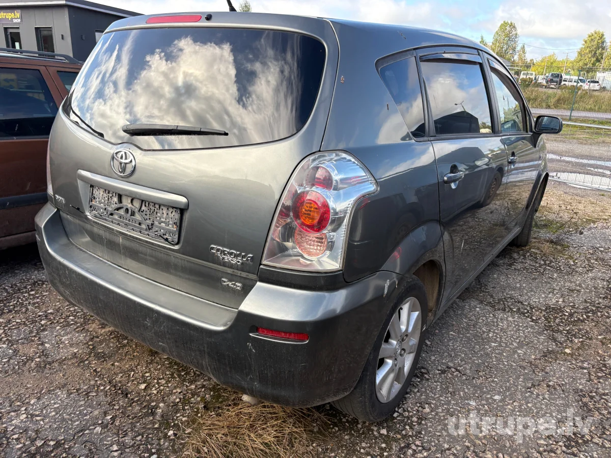 TOYOTA COROLLA VERSO