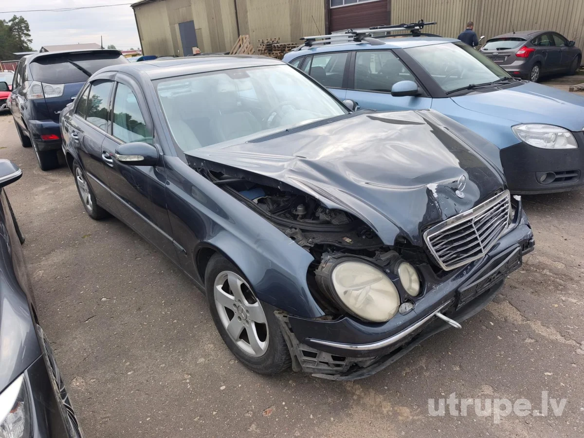 MERCEDES E240