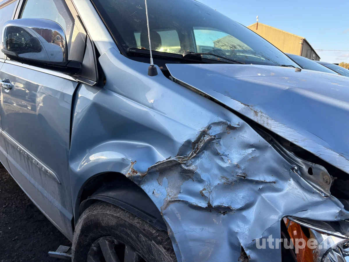 CHRYSLER TOWN & COUNTRY