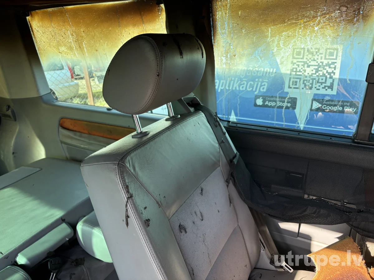 VOLKSWAGEN MULTIVAN