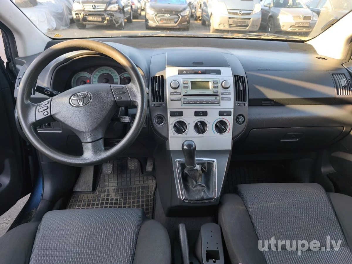 TOYOTA COROLLA VERSO