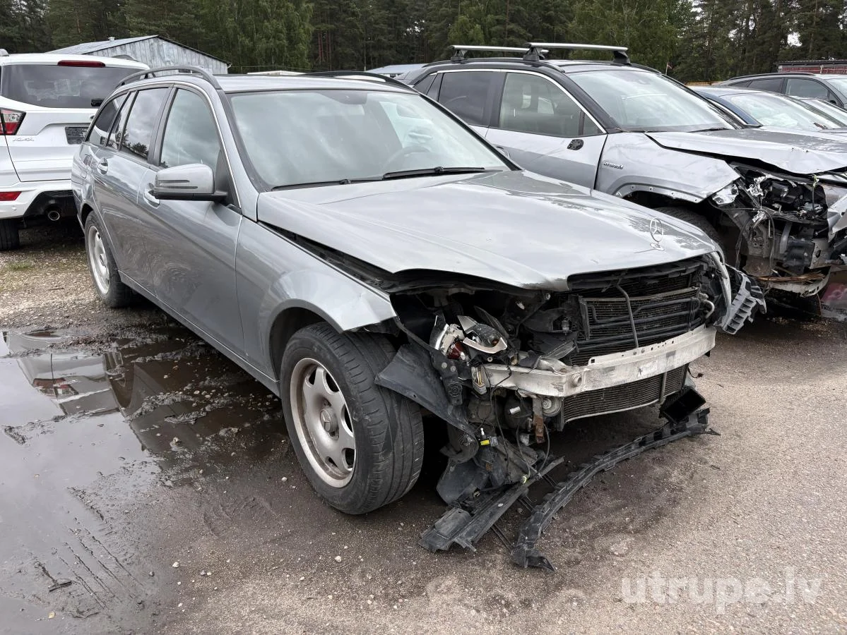 MERCEDES C220