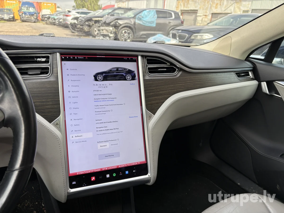 TESLA MODEL S