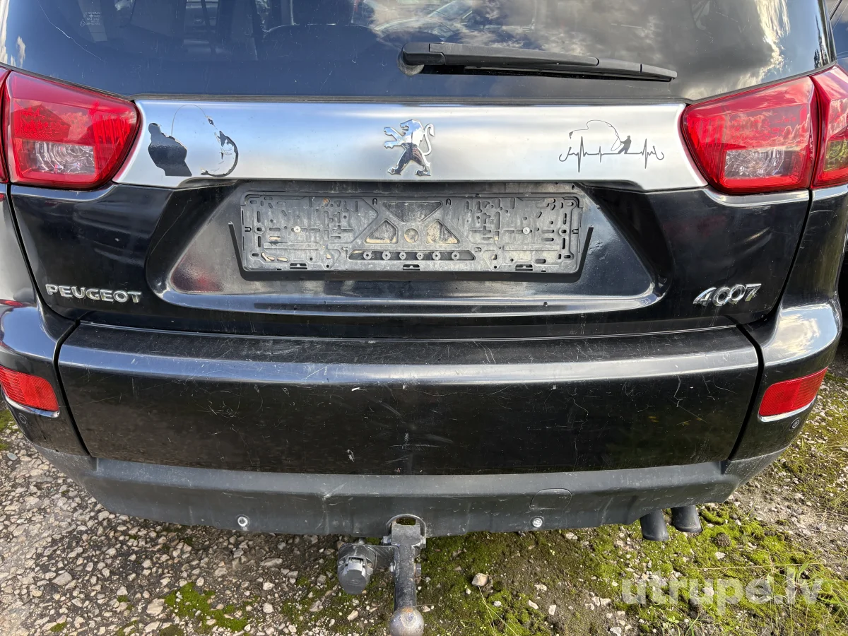 PEUGEOT 4007