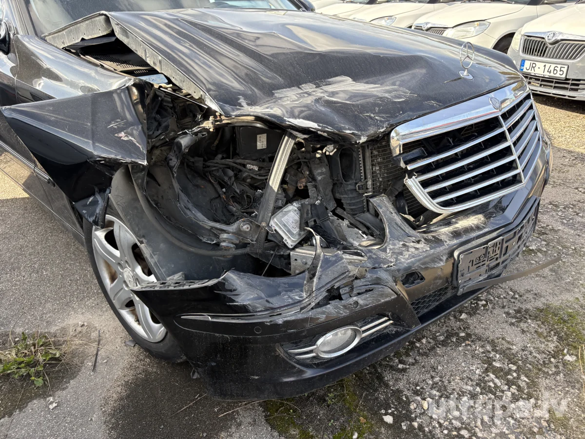 MERCEDES E280