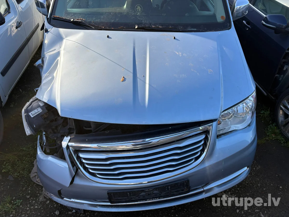CHRYSLER TOWN & COUNTRY
