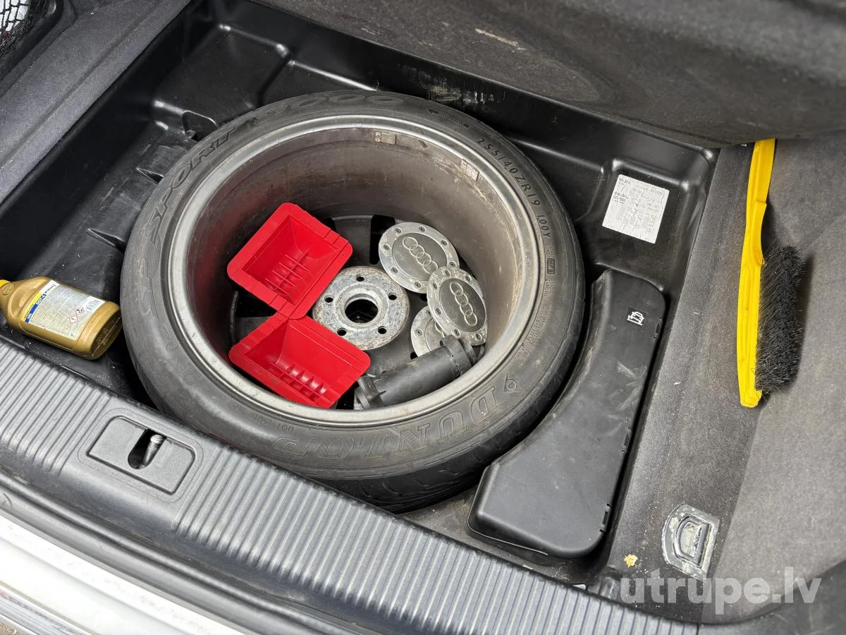 AUDI A8L