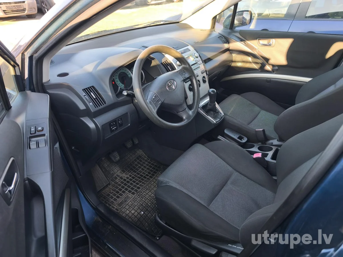 TOYOTA COROLLA VERSO