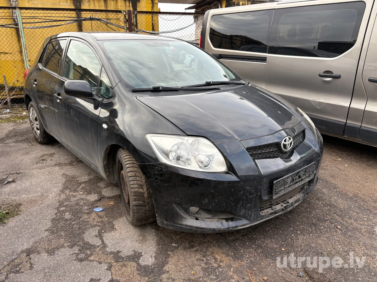 TOYOTA AURIS