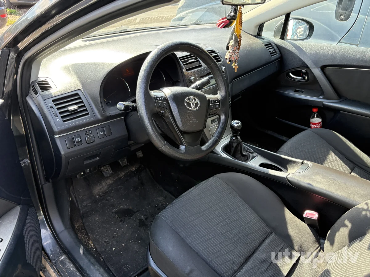 TOYOTA AVENSIS