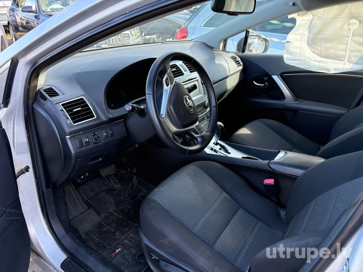 TOYOTA AVENSIS