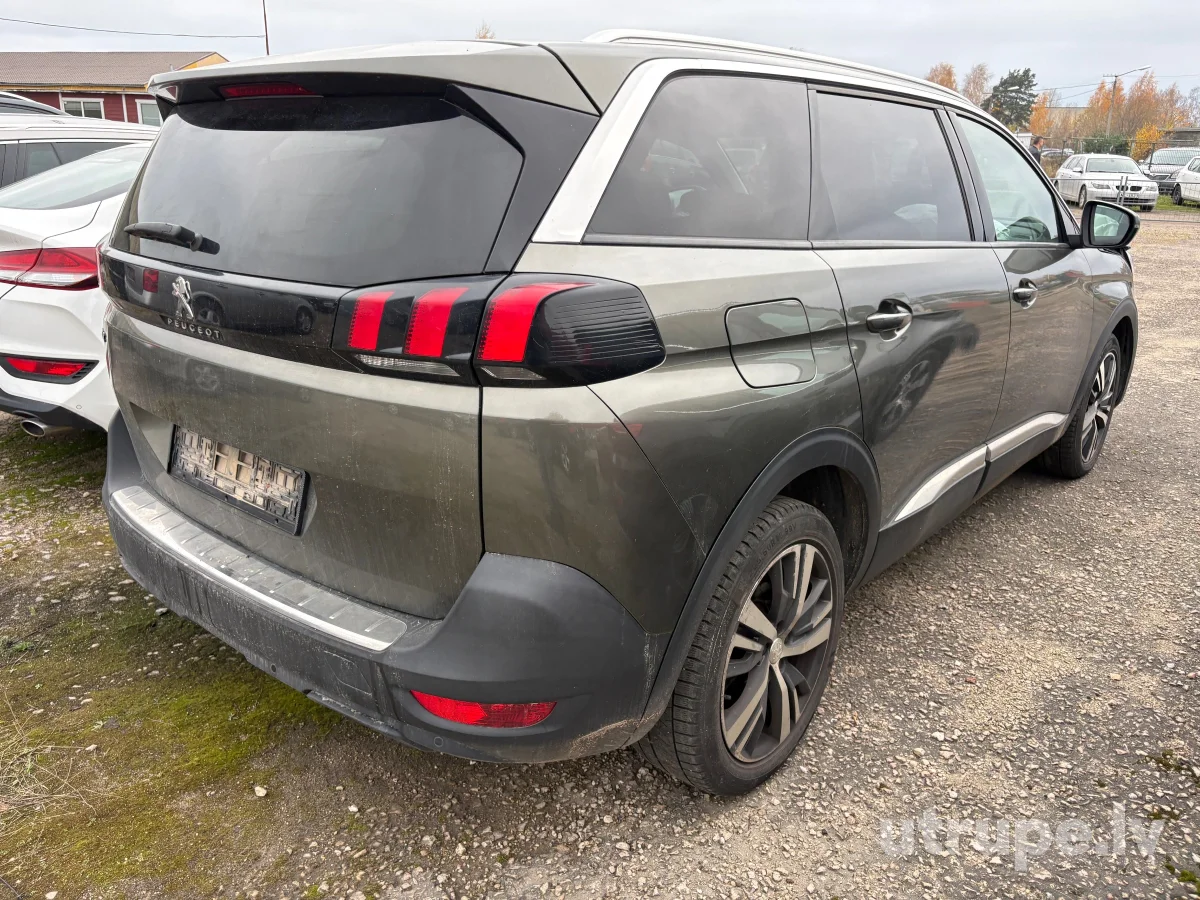 PEUGEOT 5008