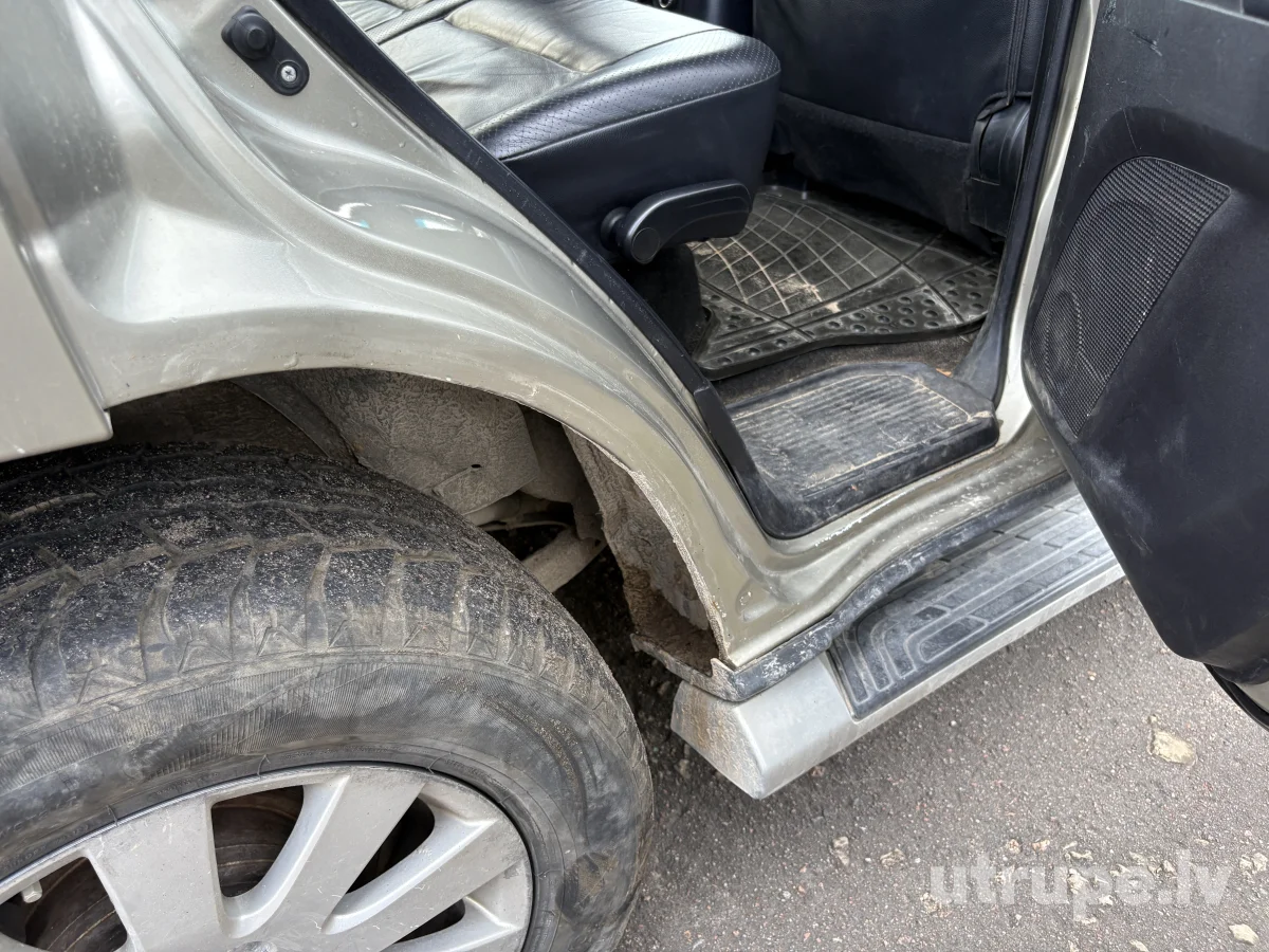 MITSUBISHI PAJERO