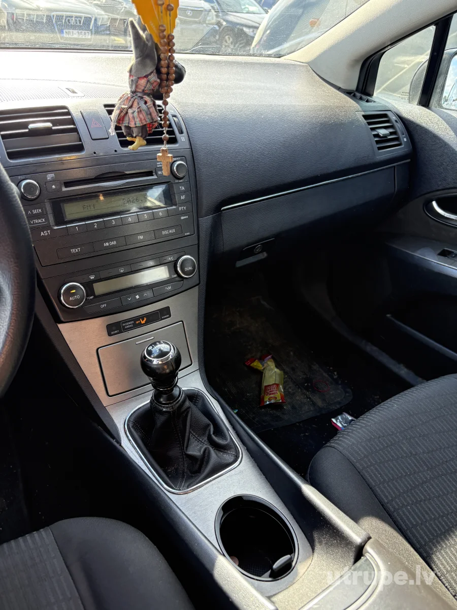 TOYOTA AVENSIS
